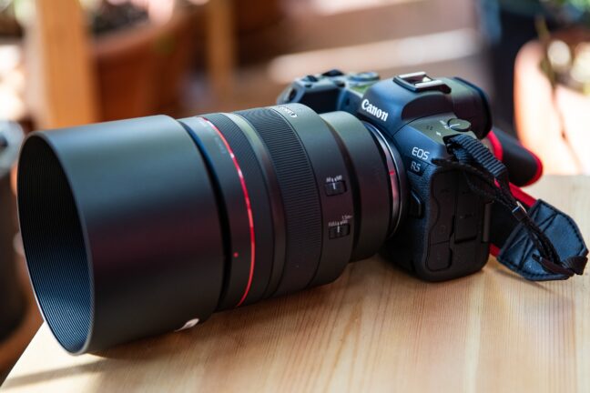 canon eos r5 with 85mm f1.2 l rf lens